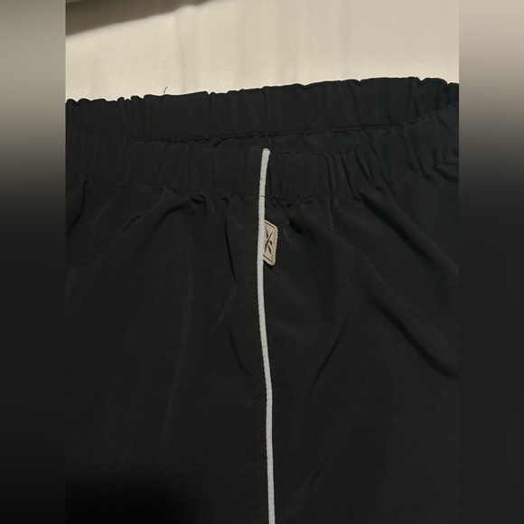 Reebok Active Black Lightweight Capri Pants - Picture 4 of 7